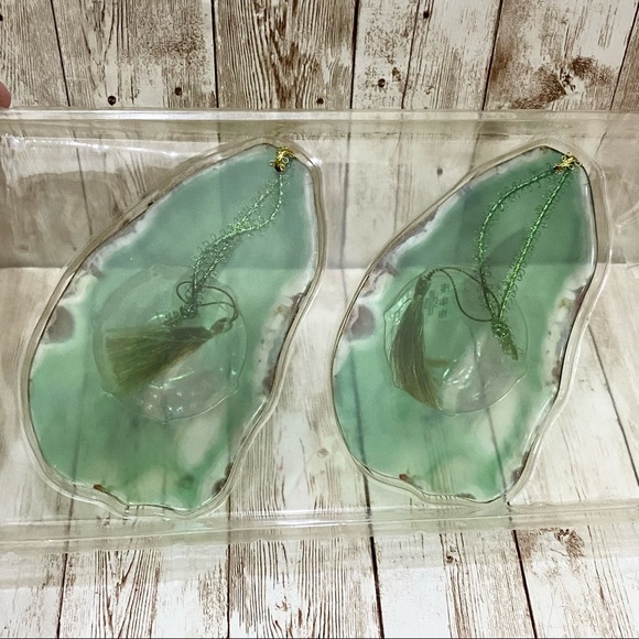 Dillard’s TRIMSETTER 2-pack Faux Agate Slice Large Christmas Ornament - Picture 7 of 10